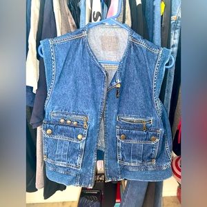 Jean Vest